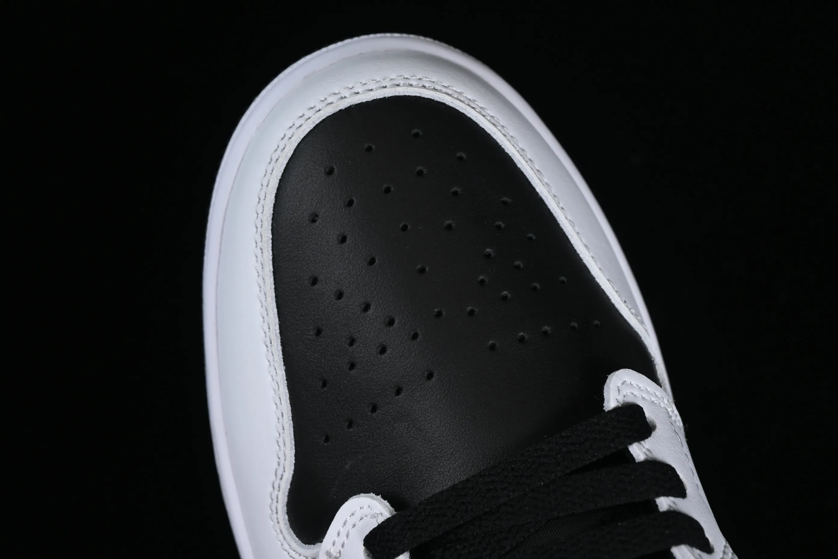 All categories Air Jordan Jordan series basketball shoes Air Jordan 1 Low Z version Air Jordan 1 Low AJ1 Joe 1 black and white gold hook low-top cultural basketball shoes 553558-172